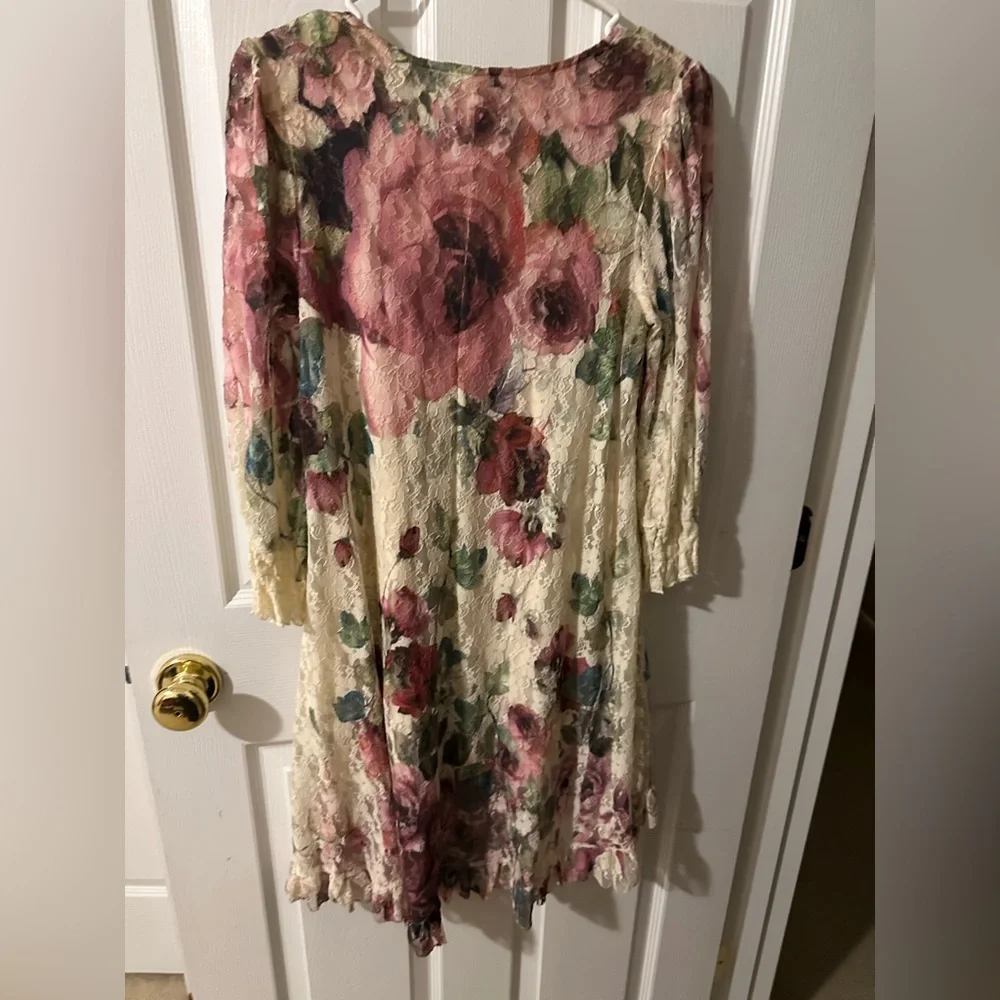 Lacey Hi Lo Top 🌺 - Picture 3 of 4